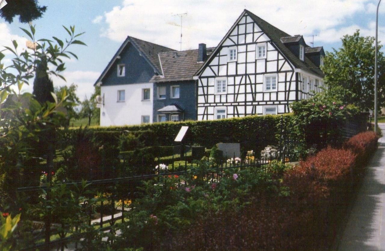 Monteurhotel Garni Alter Olper Hof 린들라 외부 사진