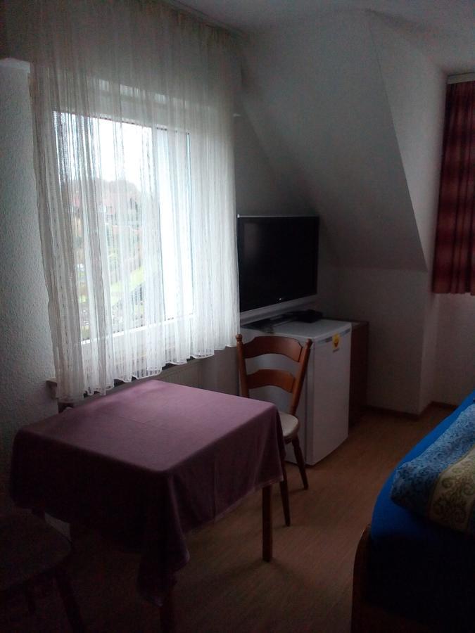 Monteurhotel Garni Alter Olper Hof 린들라 외부 사진