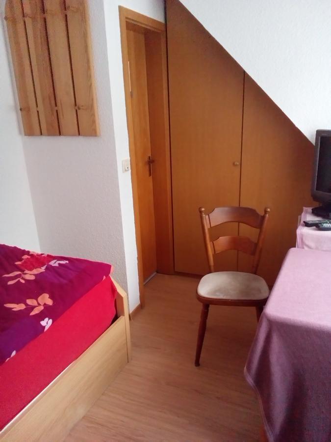 Monteurhotel Garni Alter Olper Hof 린들라 외부 사진